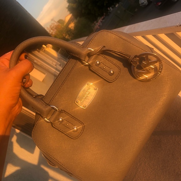 Michael Kors grey leather hand bag - Picture 5 of 5